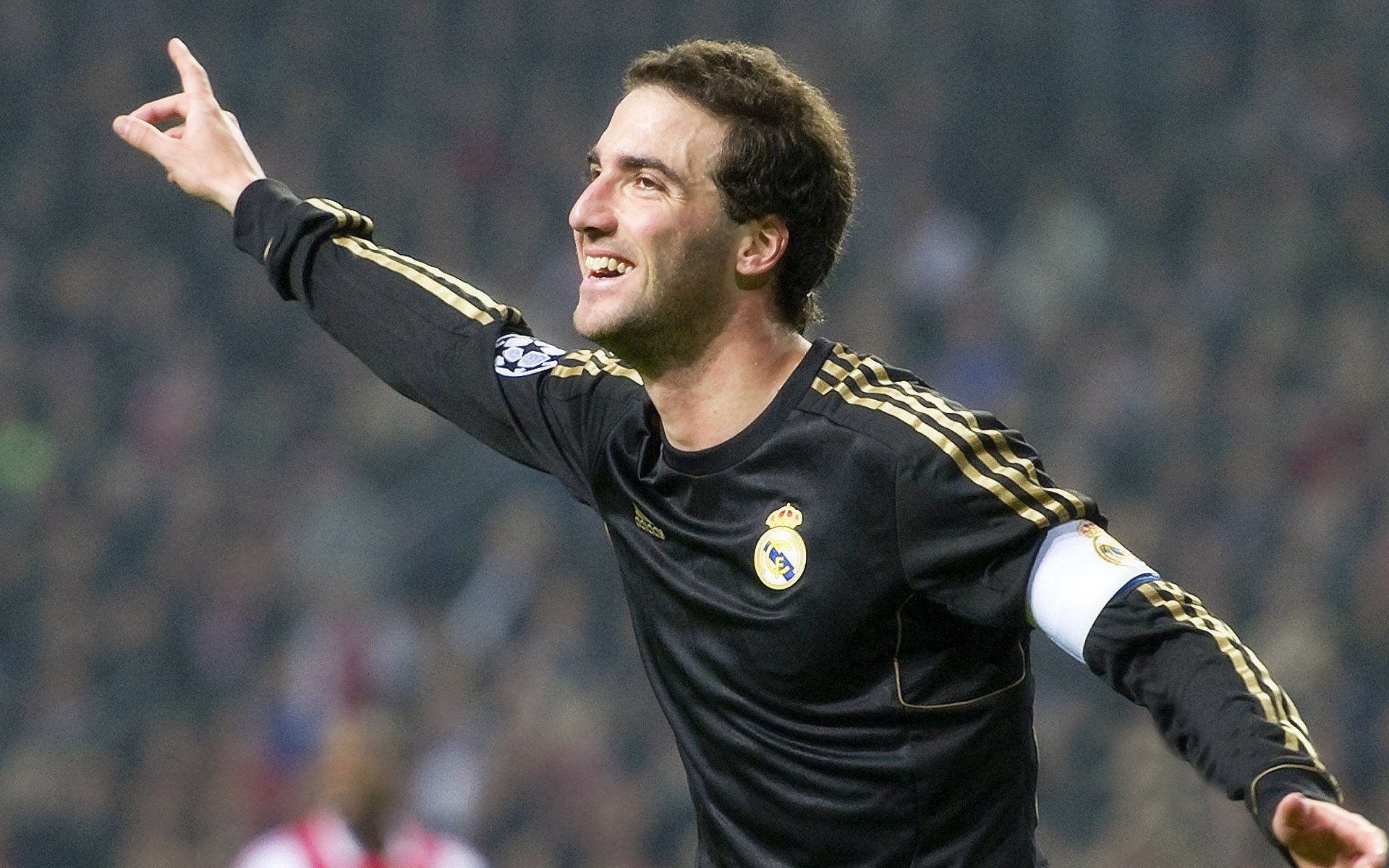 数据之王!阿什拉夫全面爆炸,皇马对阵贝蒂斯一役诠释现代边卫新定义