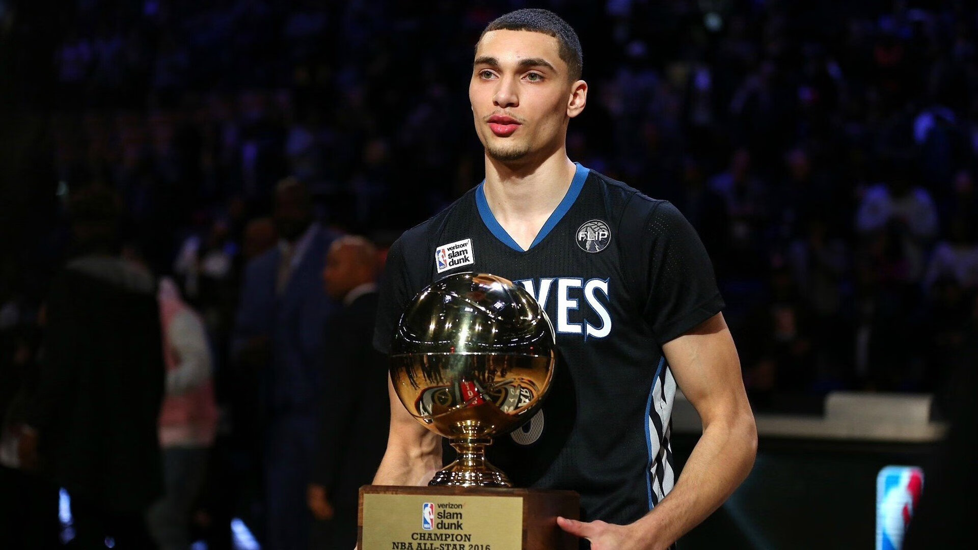 开云世界杯2026-爱德华兹加时封神！勇士鏖战力擒灰熊，新星崛起成关键先生